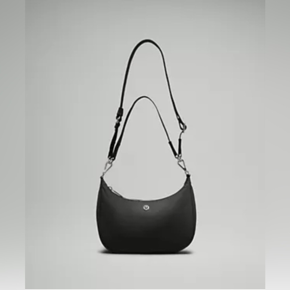 Lululemon adjustable shoulder bag